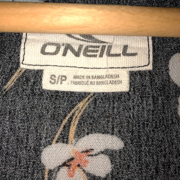 🆕🌷NWT O’Neill Cropped Flowy Tank Black Floral S - Picture 3 of 9